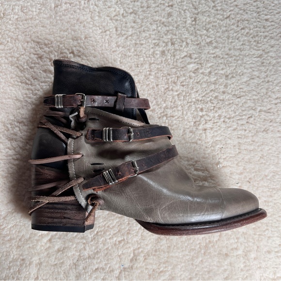 Freebird Crue - Distressed Grey/Multi Ankle Booties sz 10 - Picture 10 of 16
